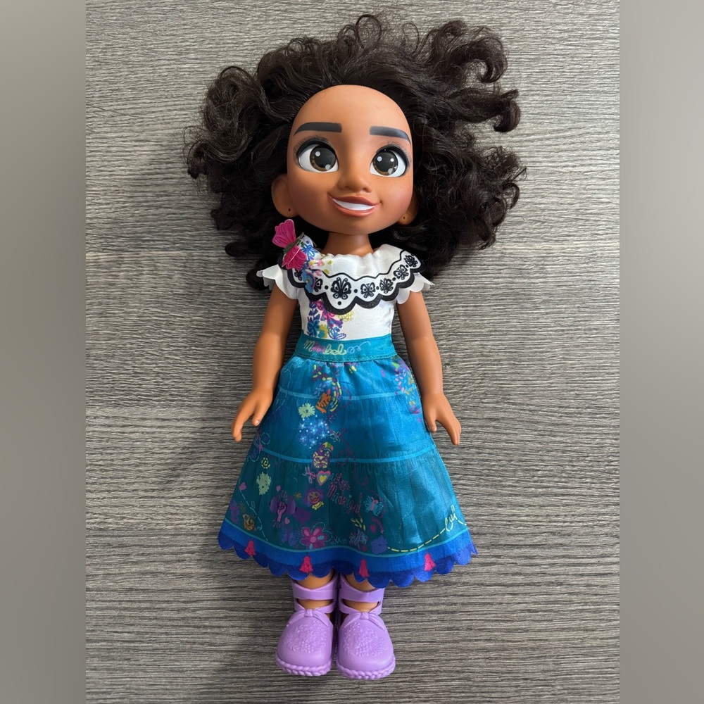 Disney Encanto Mirabel Doll 14” Articulated Fashion Doll